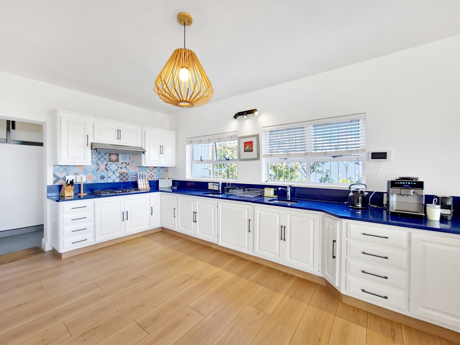 To Let 7 Bedroom Property for Rent in Camps Bay Western Cape